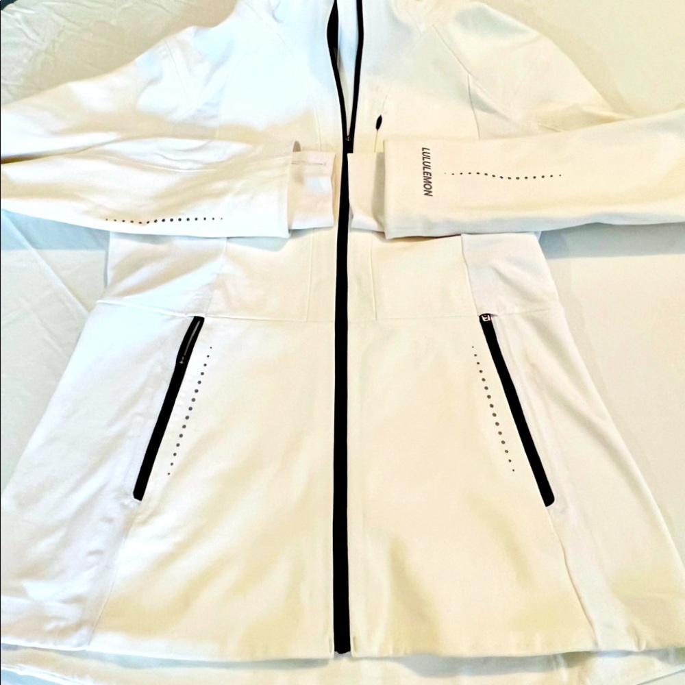 Stylish Lululemon coat Size 8
